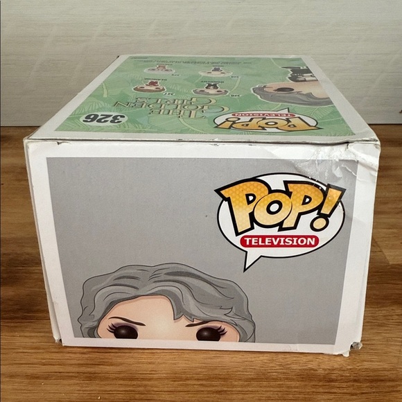Funko Pop! The Golden Girls Dorothy #326 - Picture 7 of 8